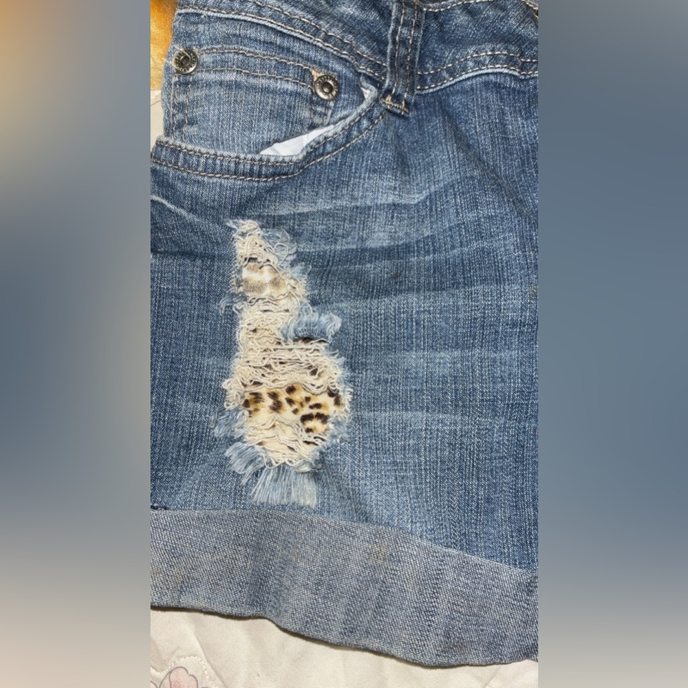 Cheetah 🐆 soft material under pockets excellent gently condition shorts size m